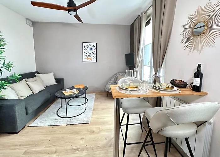 Chic Paris Studio Eiffel Tower Proximity