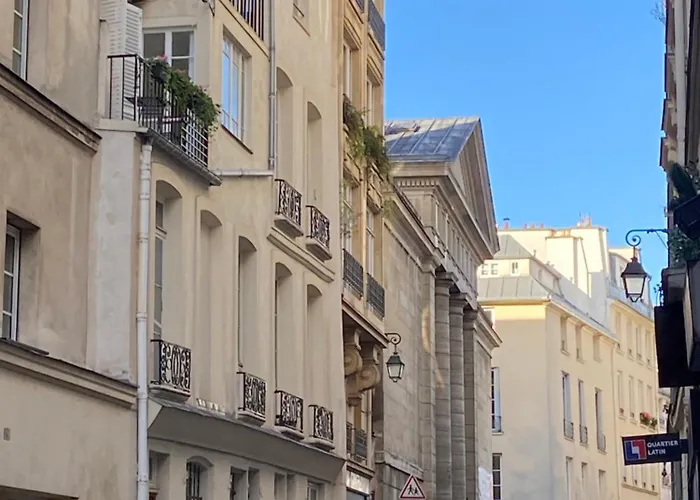 Aux Terrasses De La Lune