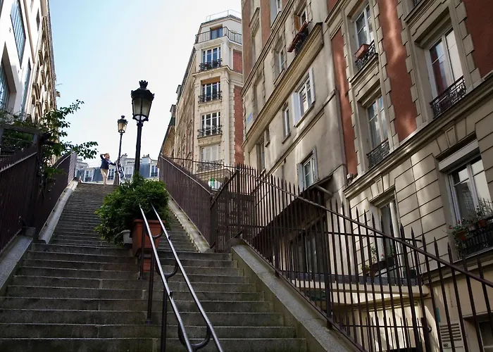 Duplex de charme au Coeur de Montmartre