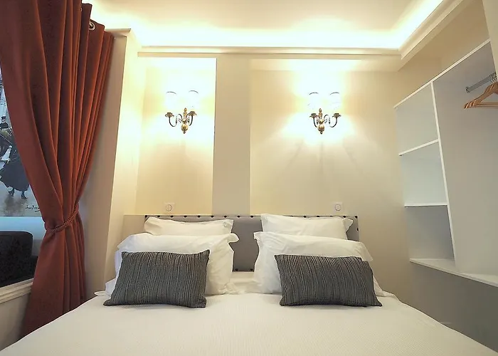 Louvre Opera Classic ChicSuites