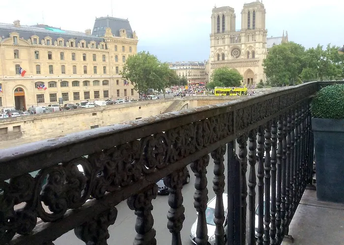 Two Bedroom Luxury Apartment - Balcony With View Of Notre Dame