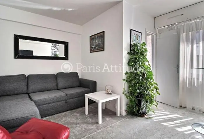 Modern Apartment In Montmartre