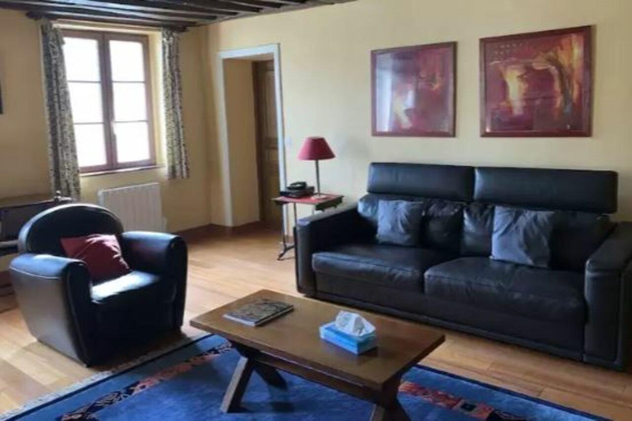1 * Paris