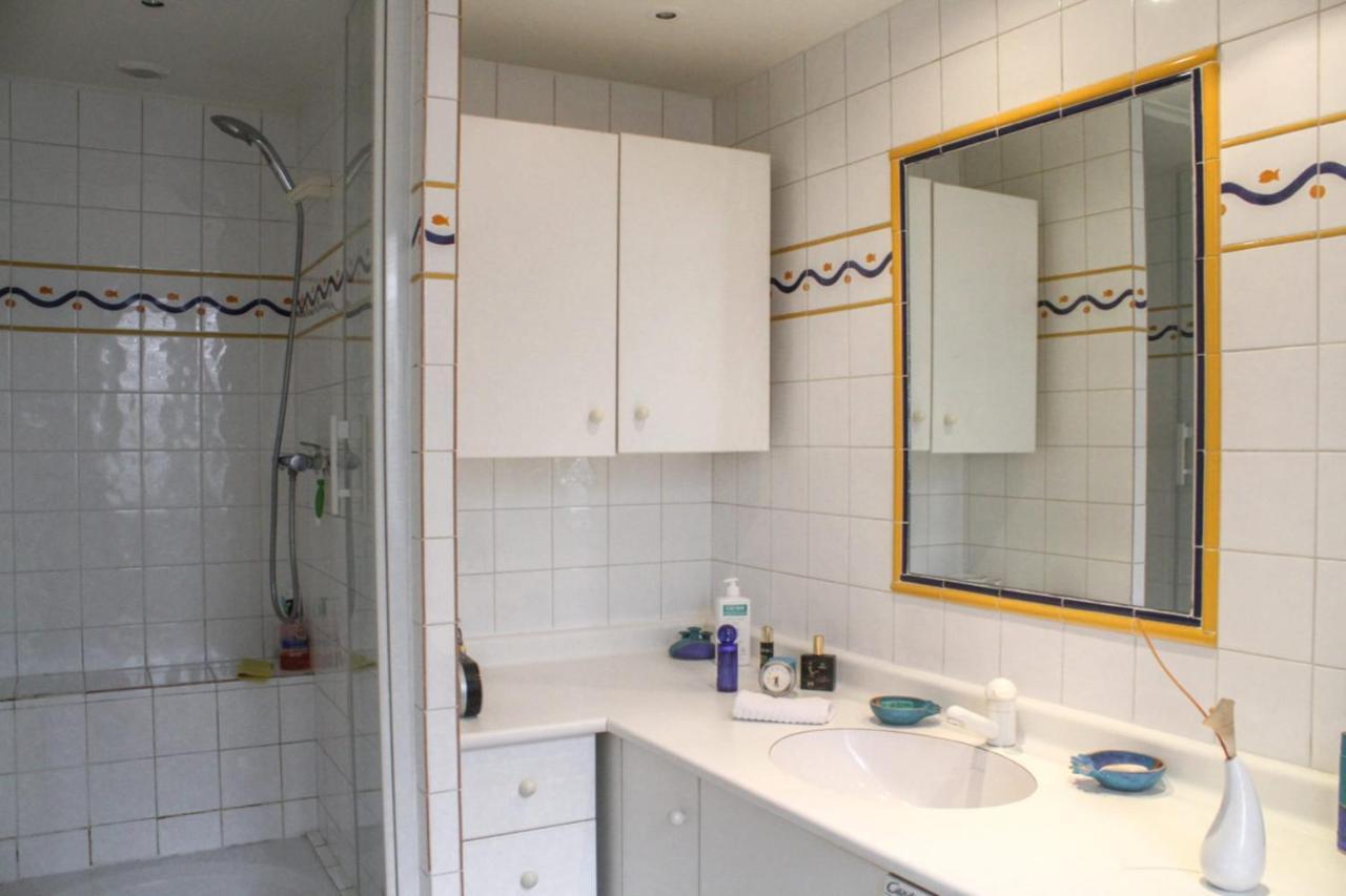 Apartment Close Canal Saint Martin *