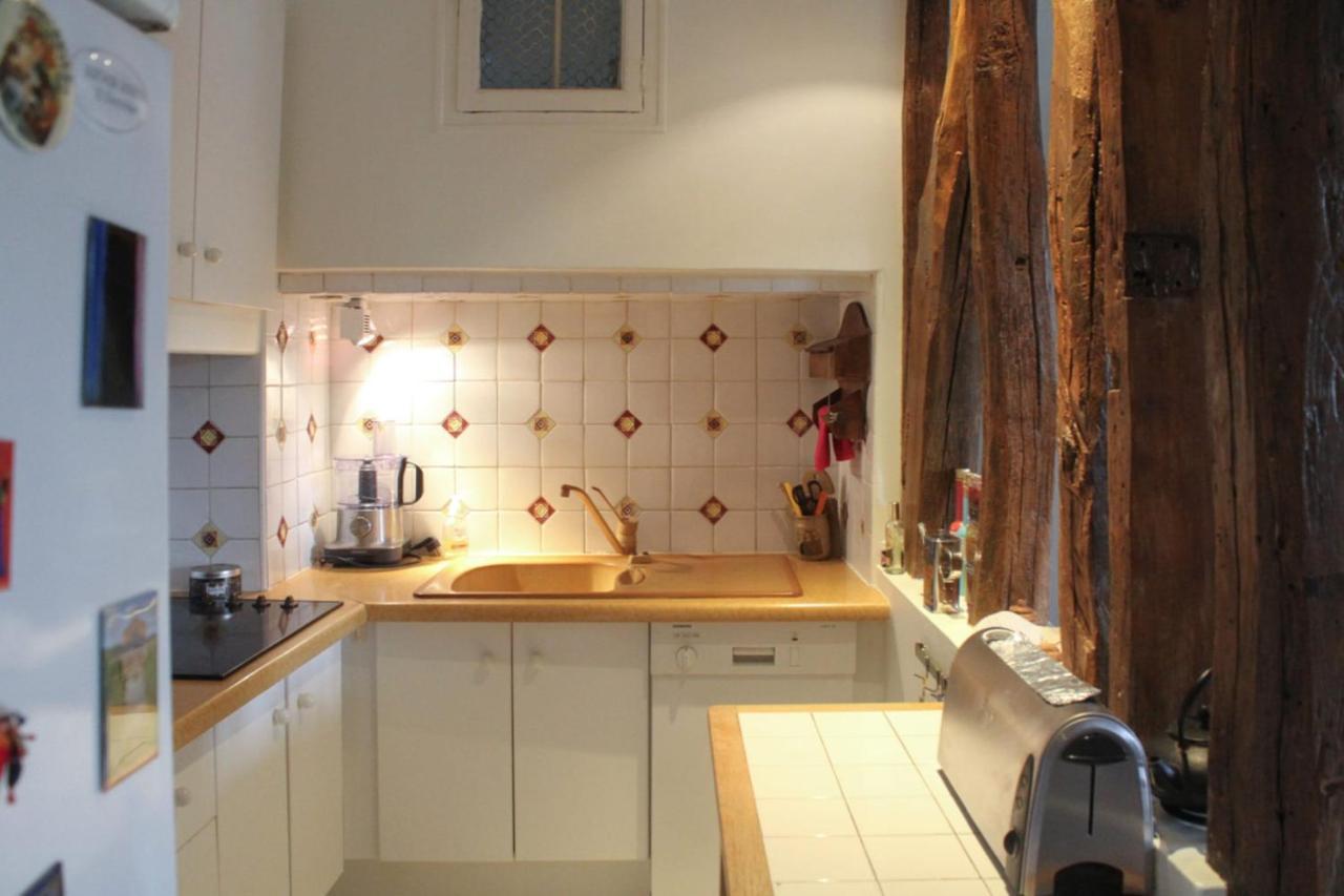 Apartment Close Canal Saint Martin Paris