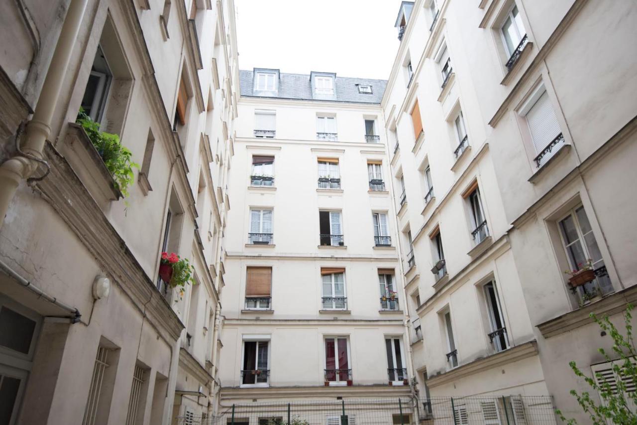 Functional Near Montmartre *