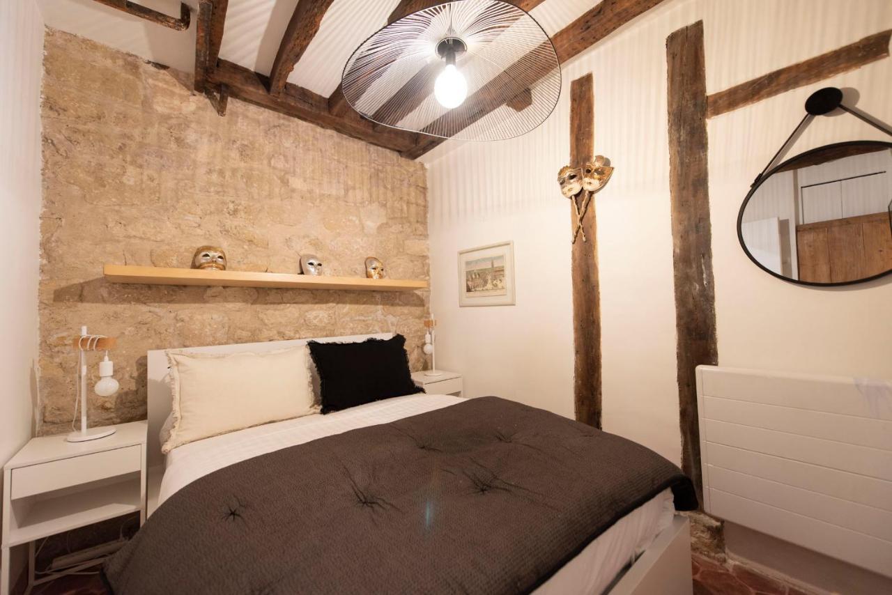 Apartment Pierre A Feu Paris
