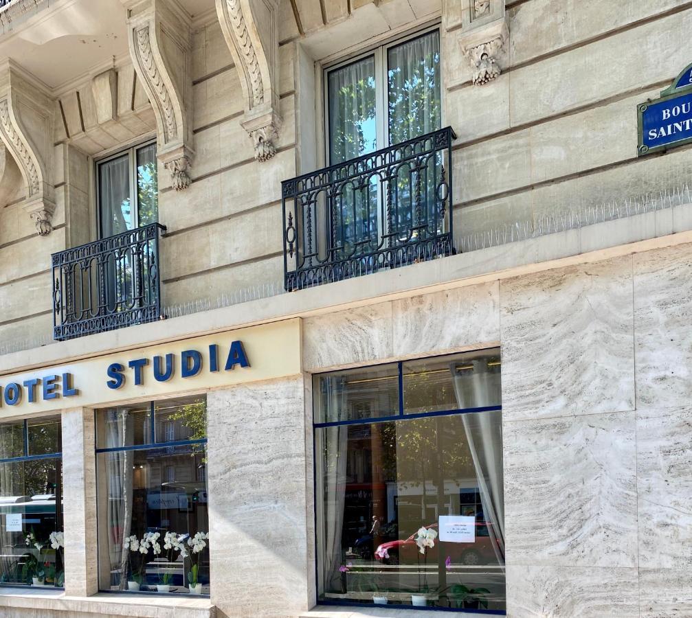 Studia Hotel *