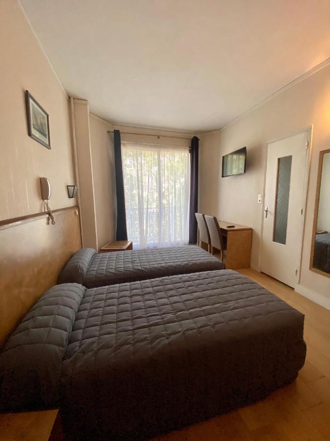 Studia Hotel *