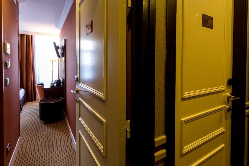 Hotel 85 Saint Honore Paris