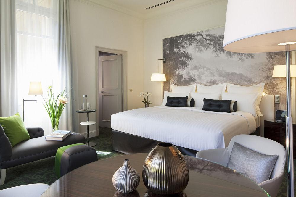 Hotel Renaissance Nobel Tour Eiffel 4*