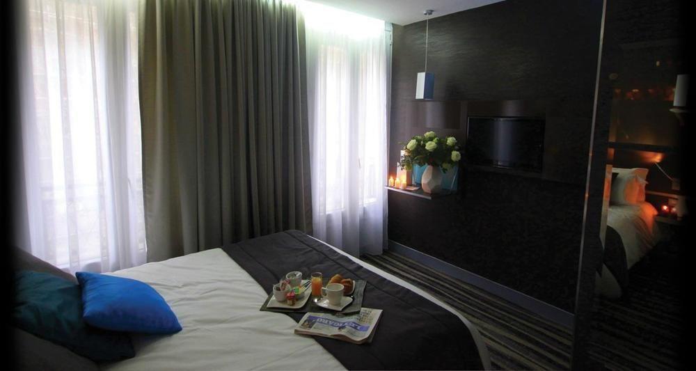 Lumières Montmartre Hotel
