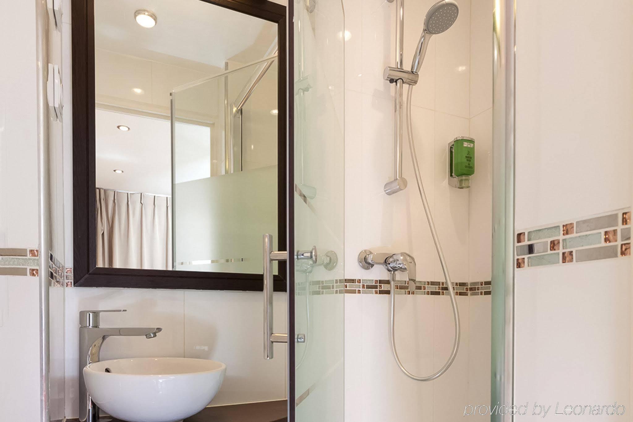 Apolonia Montmartre; Sure Collection By Western Hotel 3*