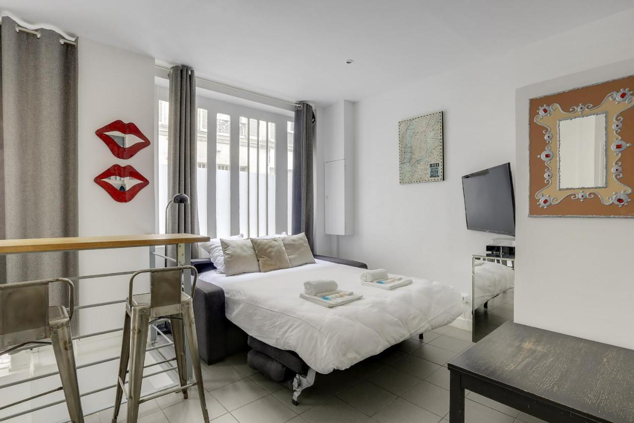 170 Angouleme Large Duplex Style Apt With1 Bdr Central
