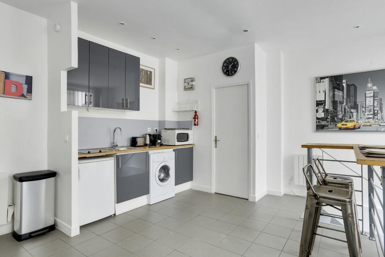 170 Angouleme Large Duplex Style Apt With1 Bdr Central