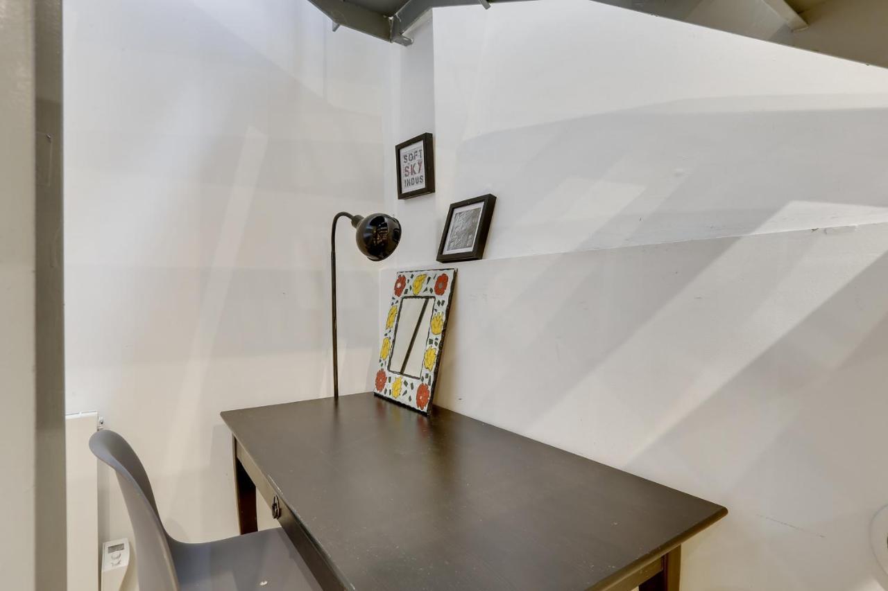170 Angouleme Large Duplex Style Apt With1 Bdr Central Paris