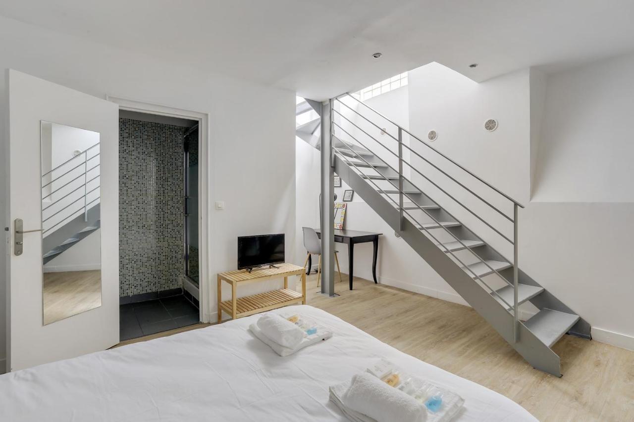 170 Angouleme Large Duplex Style Apt With1 Bdr Central Apartment
