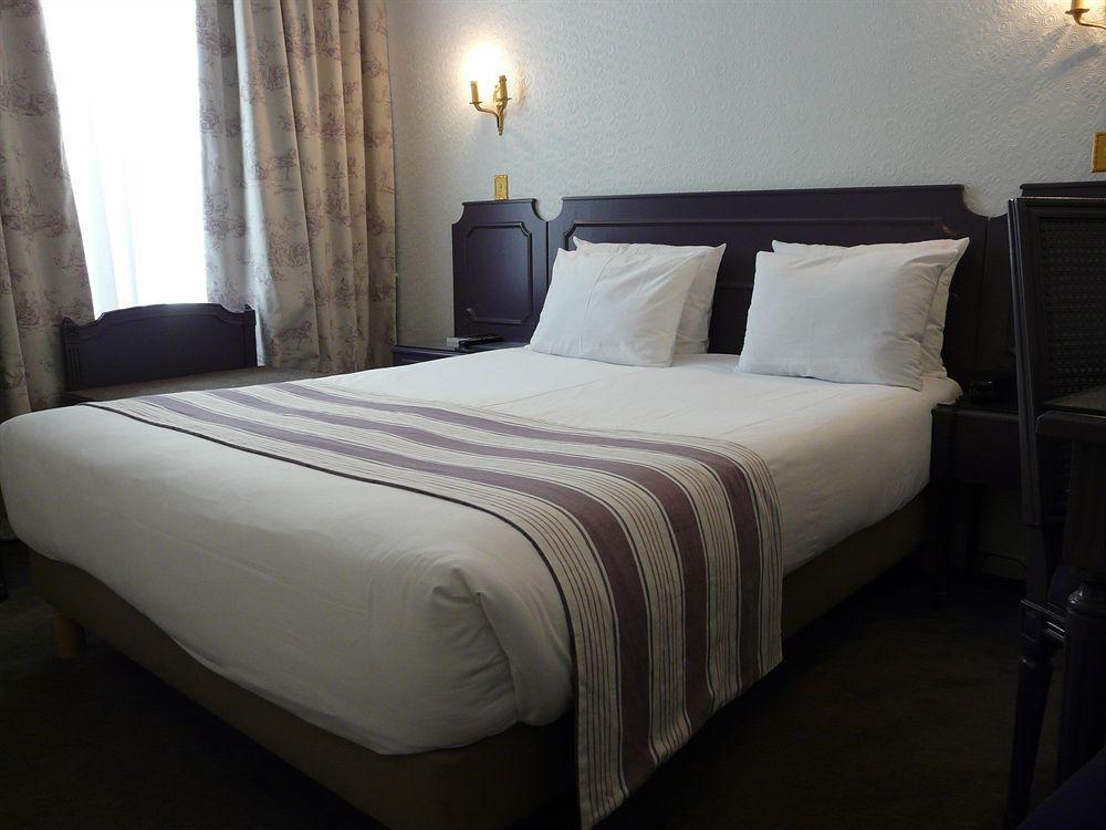 Victor Hugo Kleber Hotel Paris