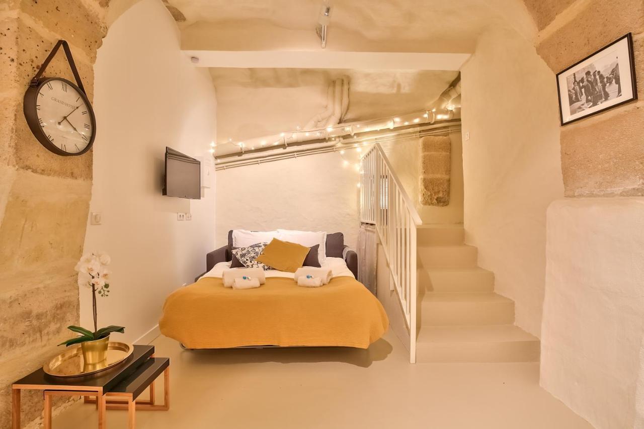 New Stunning 4 Bdrs Apt, With Ac - Le Marais Apartment *