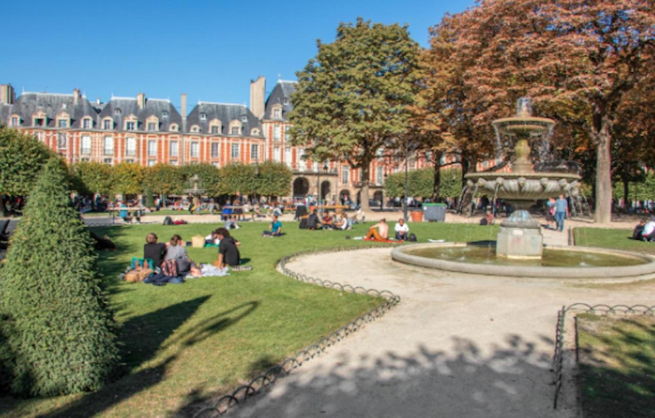 New Stunning 4 Bdrs Apt, With Ac - Le Marais Apartment *