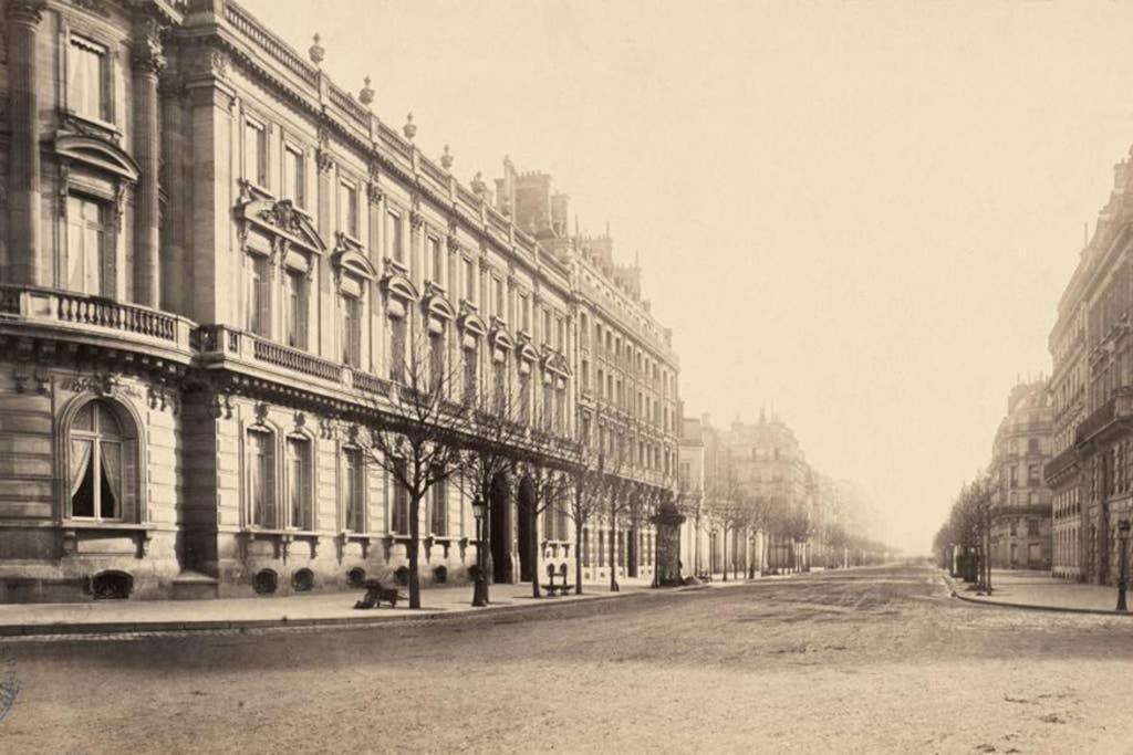 Greeter-nid Douillet Au Bord Du Canal St Martin Appartement Paris