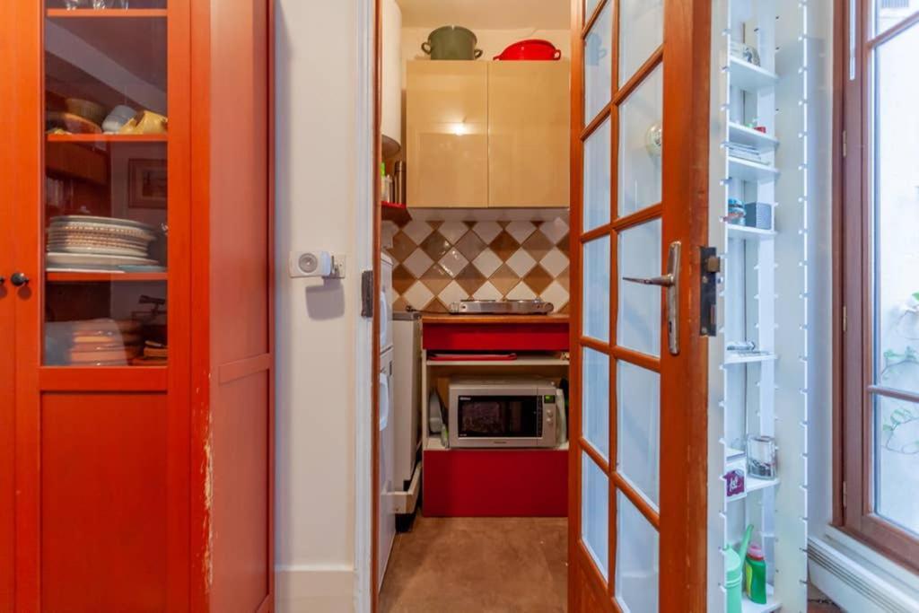 Greeter-nid Douillet Au Bord Du Canal St Martin Appartement Paris