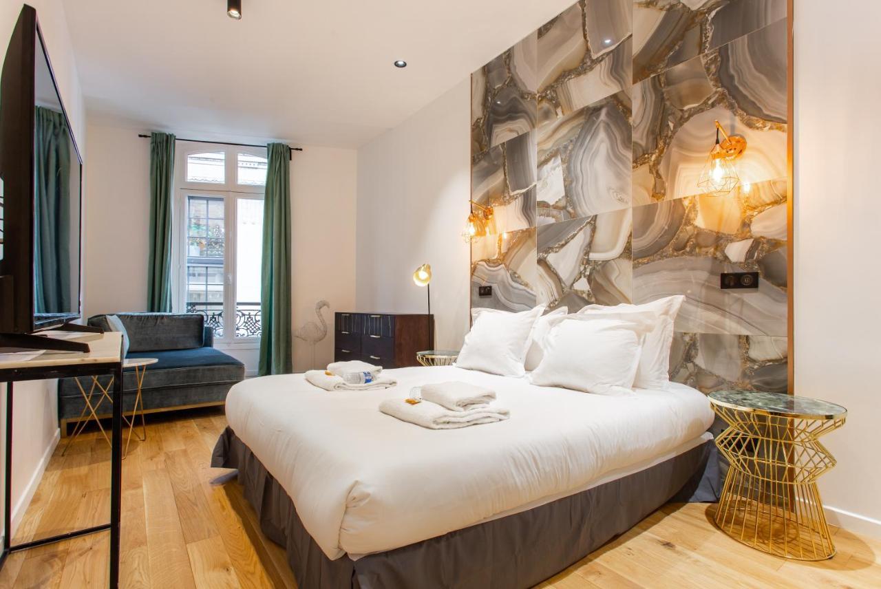 Luxury On The Champs-elysees, Heart Of