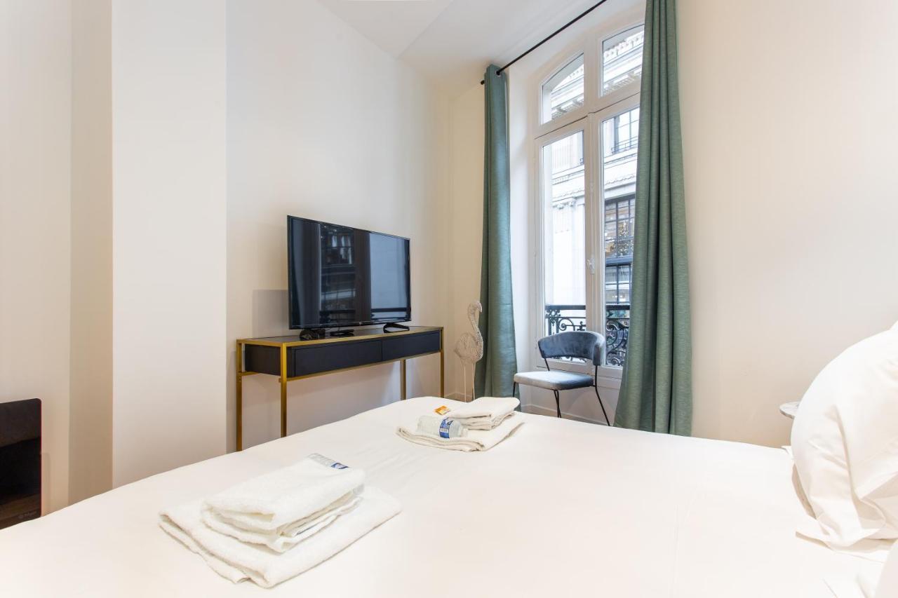 Luxury On The Champs-elysees, Heart Of *