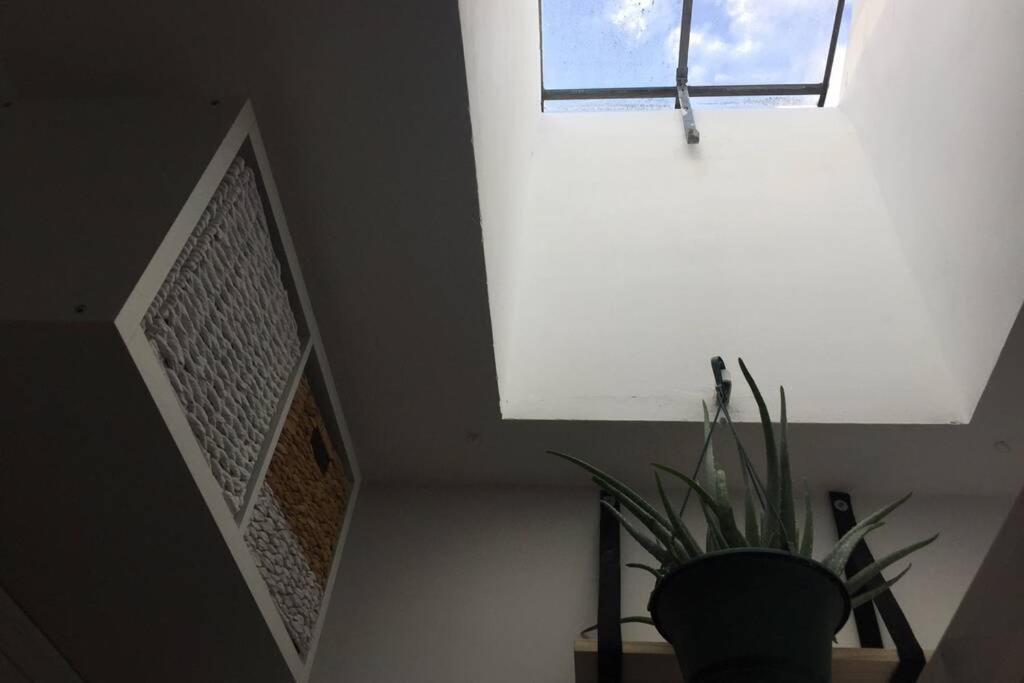Le Studio De Martine: Parisian Charm Near Moulin Rouge Apartment Paris