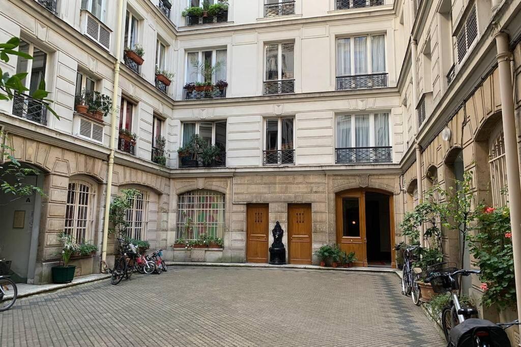 Le Studio De Martine: Parisian Charm Near Moulin Rouge Apartment Paris