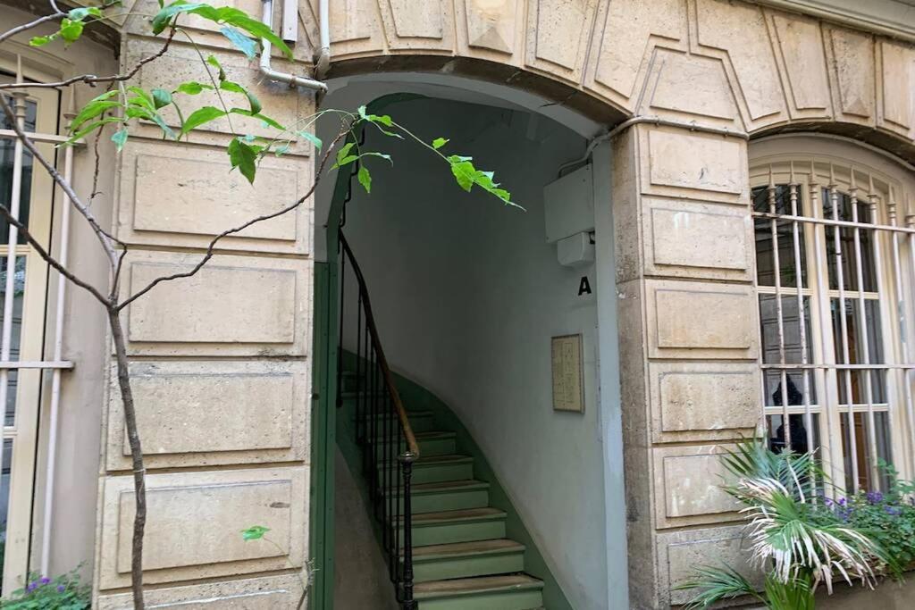 Le Studio De Martine: Parisian Charm Near Moulin Rouge *