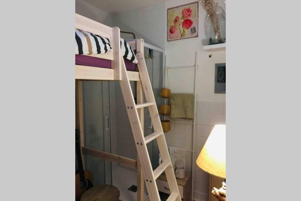 Le Studio De Martine: Parisian Charm Near Moulin Rouge Apartment Paris