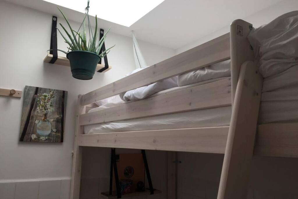 Apartment Le Studio De Martine: Parisian Charm Near Moulin Rouge *