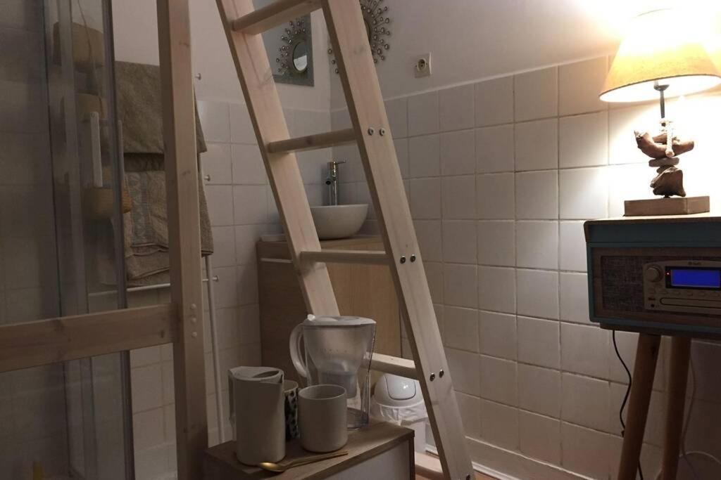 Le Studio De Martine: Parisian Charm Near Moulin Rouge * Paris