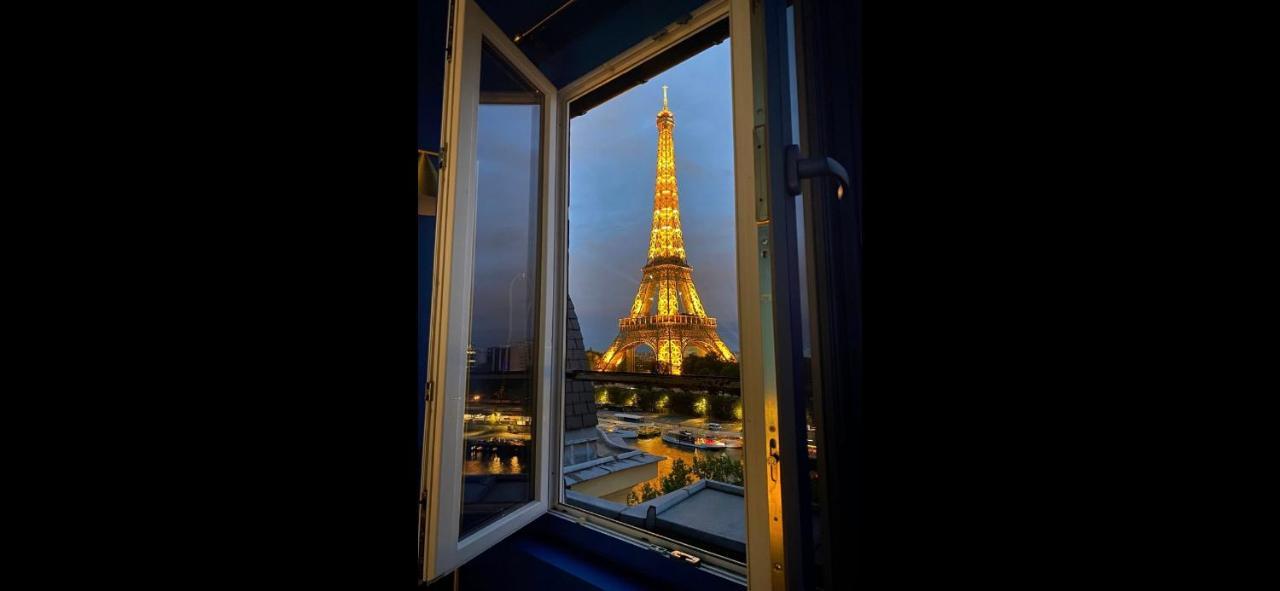 Eiffel Tower Romantic View Apartment