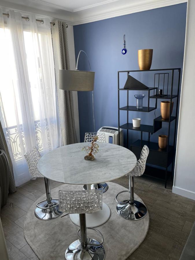 Beautiful Lincoln Apartment Paris