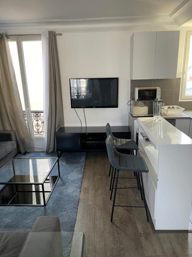 Beautiful Lincoln Apartment Paris