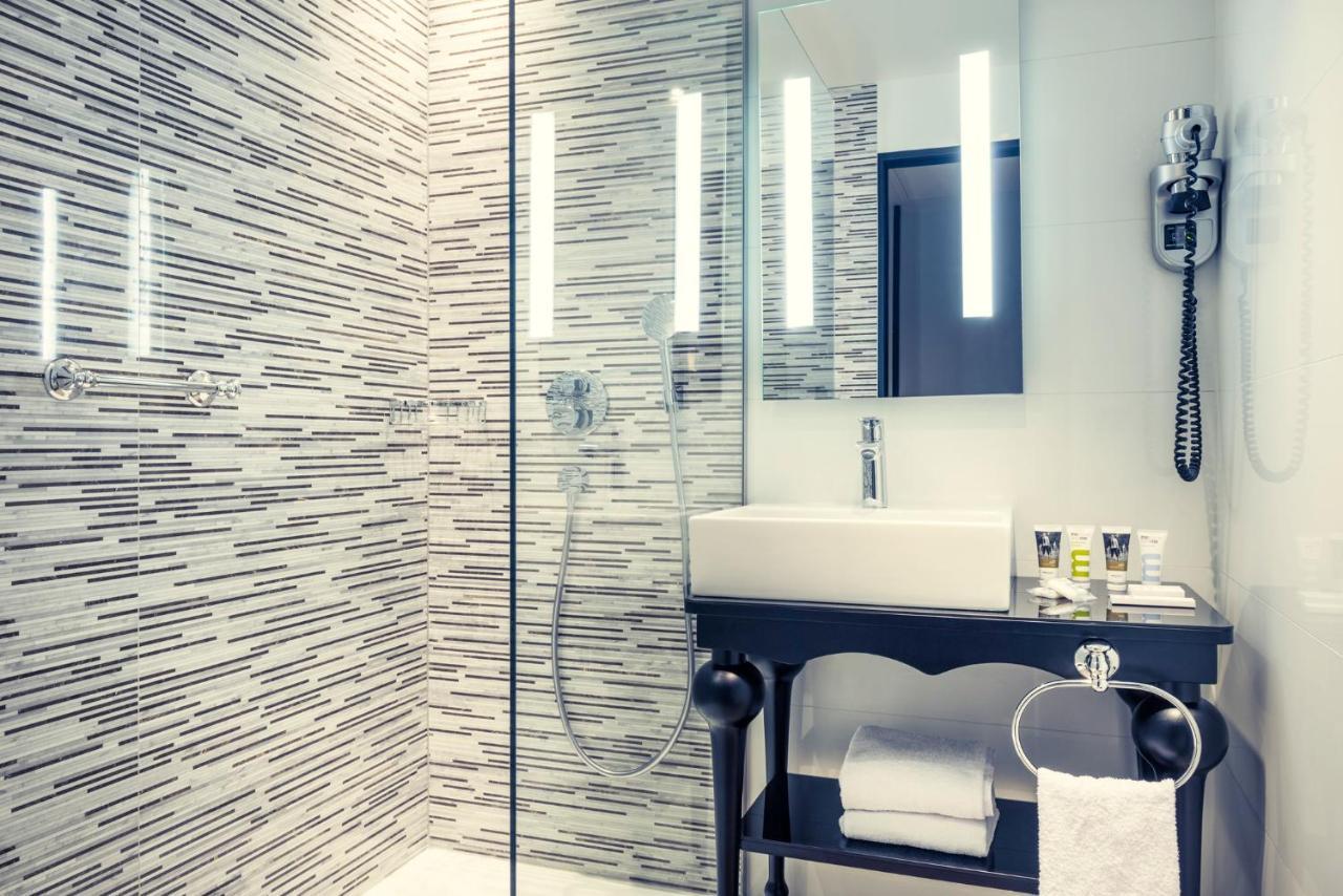 Mercure Arc De Triomphe Wagram Hotel