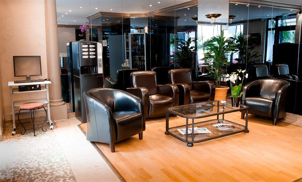 Moulin Plaza Hotel