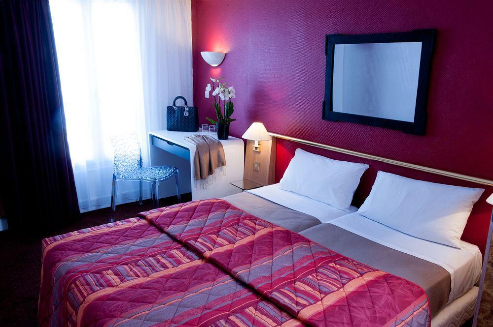 Hotel Moulin Plaza Paris