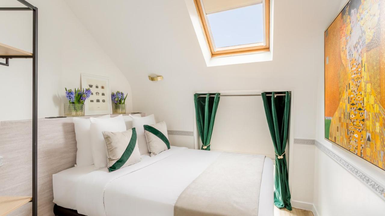 Luxury 2 Bedroom Duplex - Beautiful Monument View Paris
