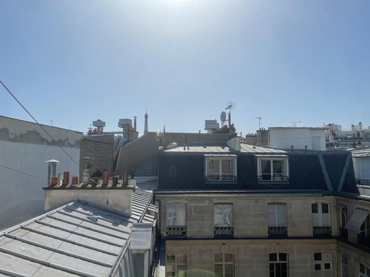 Beautiful Lincoln Apartment Paris