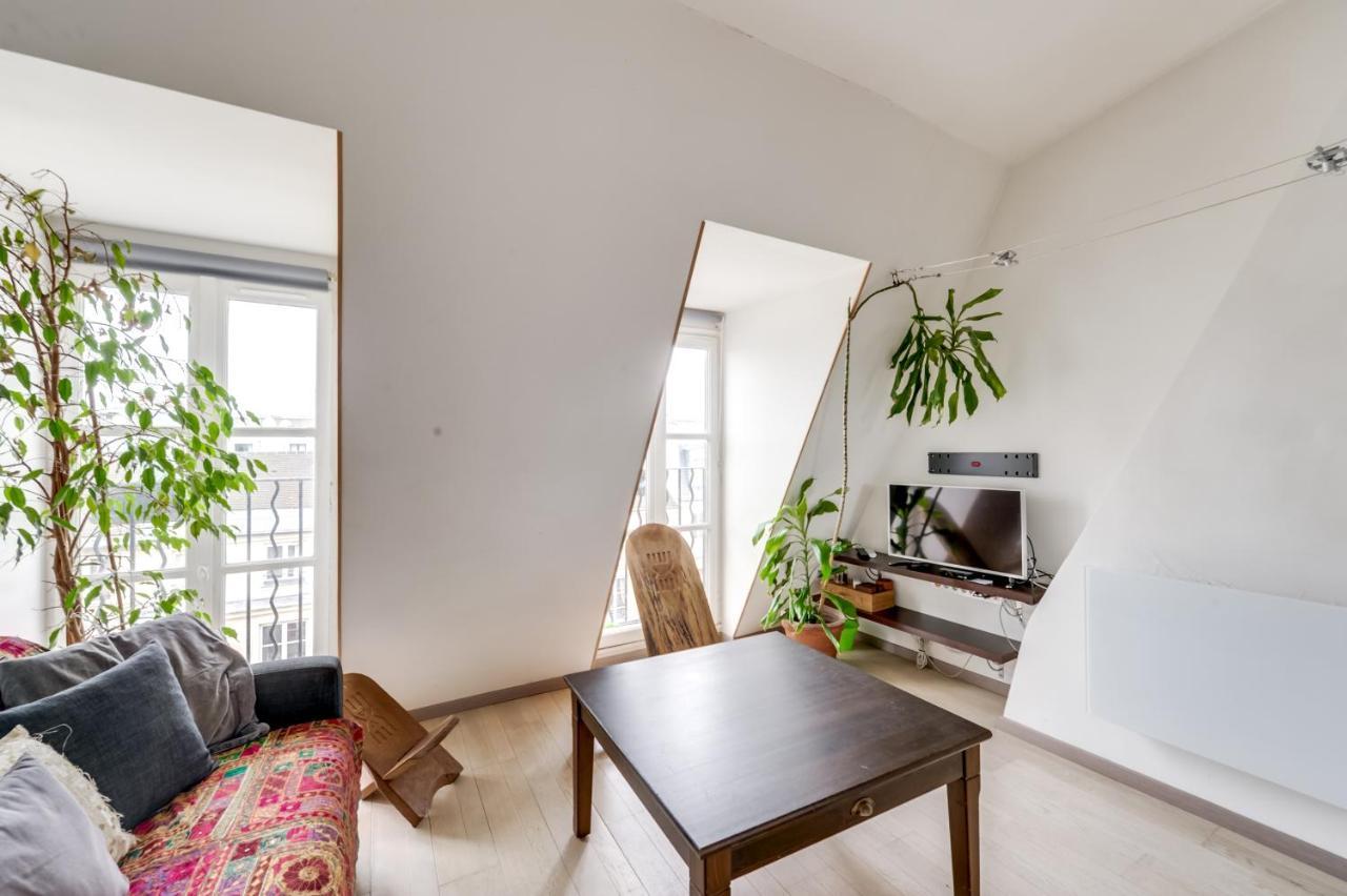 Appartement 1st - Châtelet Les Halles - Rue Ferronnerie - Id 161 *