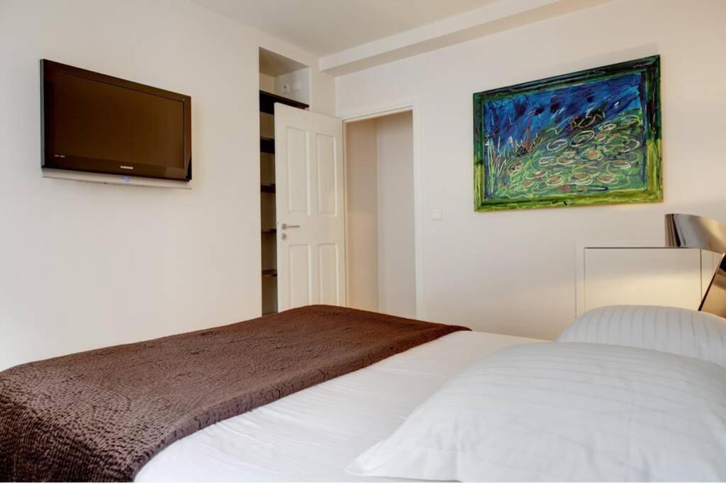Appartement Champs-elysées Montaigne - Hala