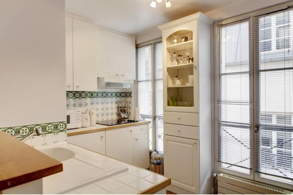 Champs-elysées Montaigne - Hala Appartement