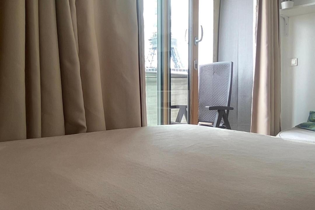 Guest house Magnifique Vue Tour Eiffel Studio Prive Avec Balcon *