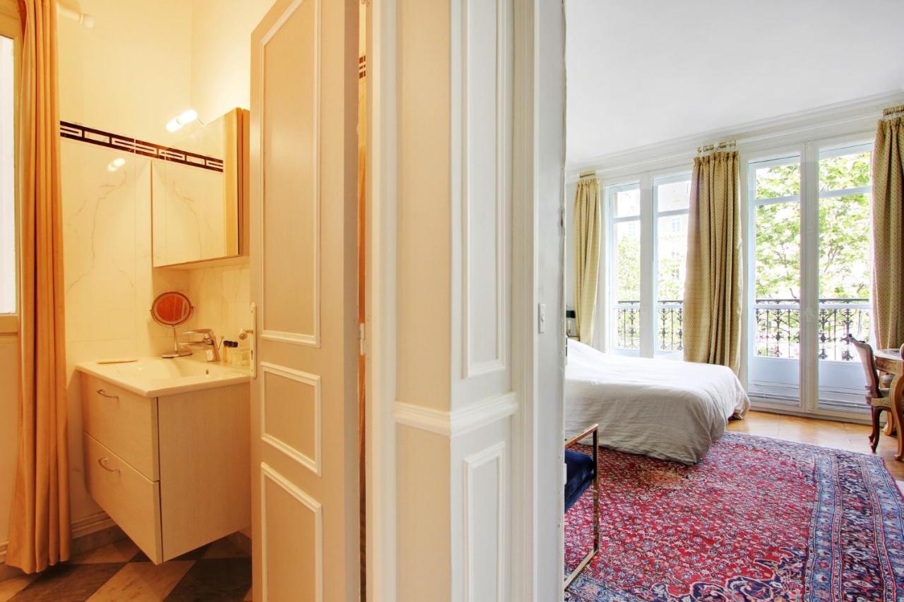 Junior Luxueuse Avec Balcon Et Vue Sur Arc De Triomphe Paris
