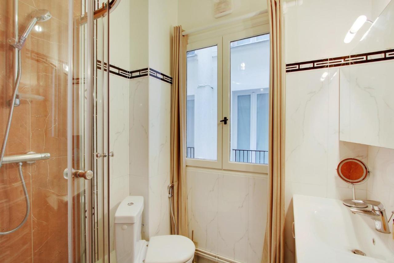 Couette-café Junior Luxueuse Avec Balcon Et Vue Sur Arc De Triomphe