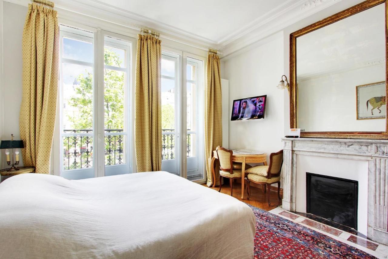 Junior Luxueuse Avec Balcon Et Vue Sur Arc De Triomphe Paris