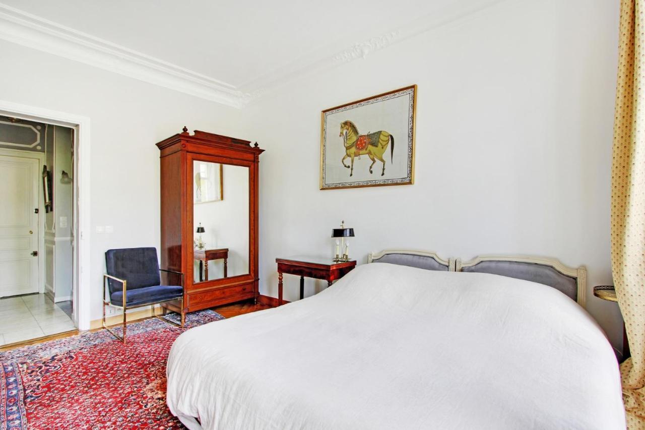 Junior Luxueuse Avec Balcon Et Vue Sur Arc De Triomphe *